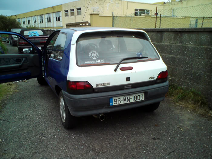 whitebootlid.jpg whitebootlid.jpg