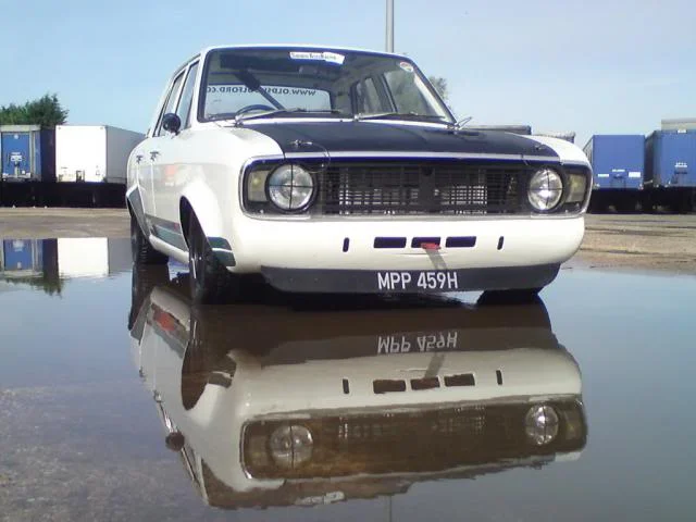 WhiteRacecar1_zpscc2fdf4b.webp
