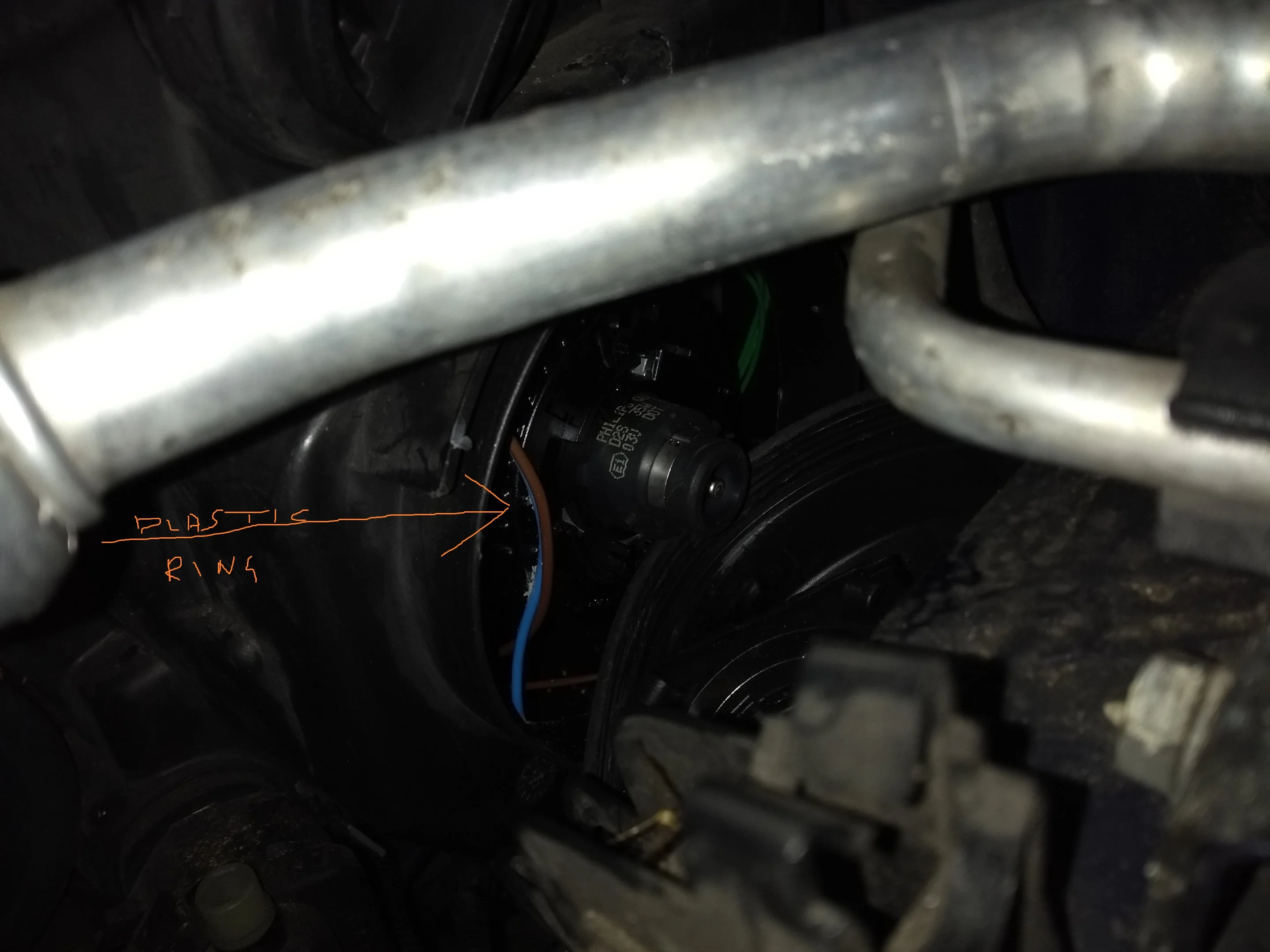 Xenon round plastic bulb holder.webp