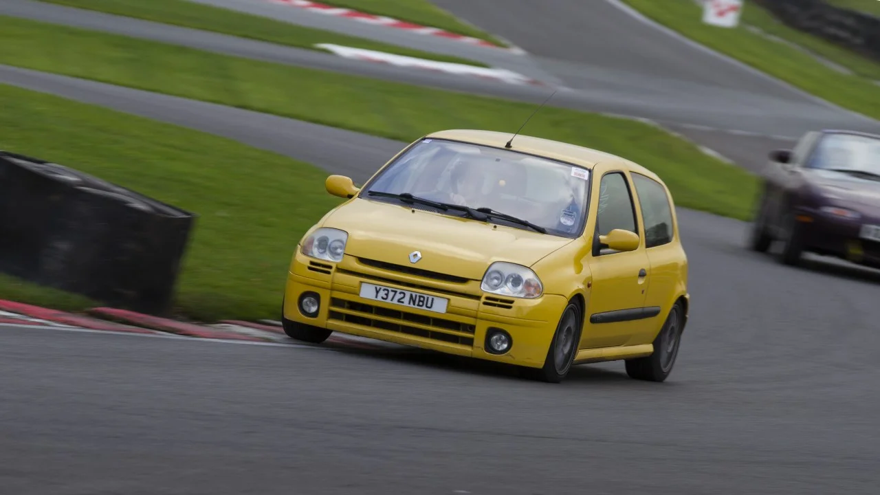 yellow-172-corner-1280x720-52889e4a3202c.webp