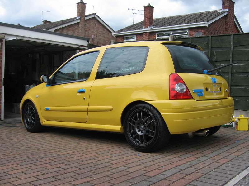 yellowsub001.jpg yellowsub001.jpg