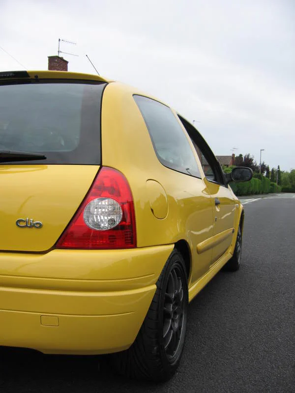 yellowsub030.webp