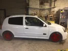 clio-red-wheels.webp